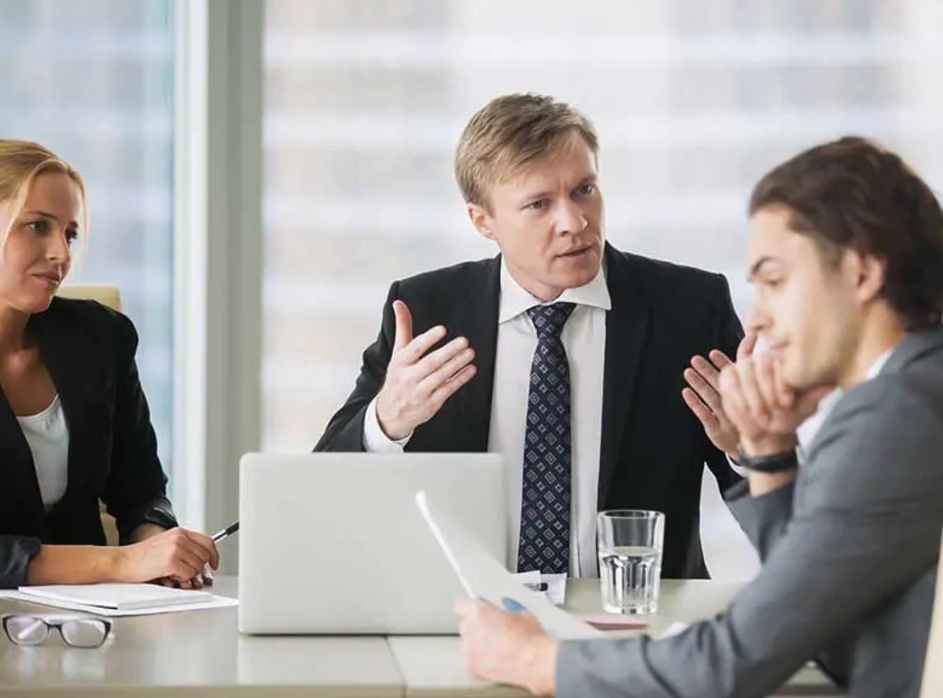 5 Erros de Comunicação que Minam a Confiança da Sua Equipe